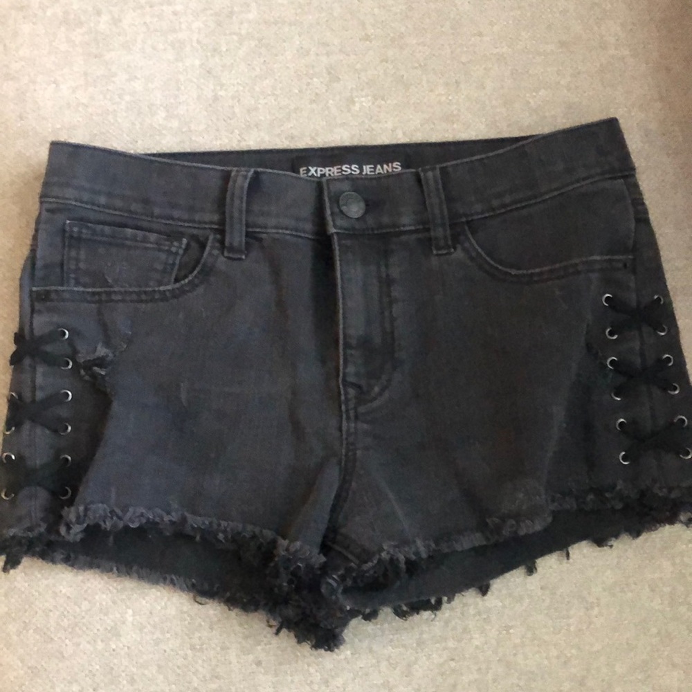 Express black distressed jean shorts size 8